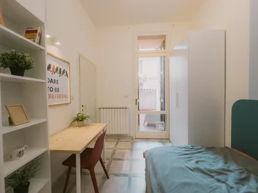 Habitación privada en Via Nicolò Pisano 24, imagen 5 de 16