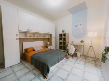 Habitación privada en Via Nicolò Pisano 24, imagen 3 de 16