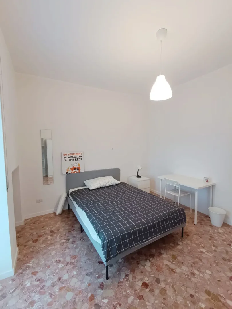 'de öğrenci dairesinde, tamamen mobilyalı kiralık oda