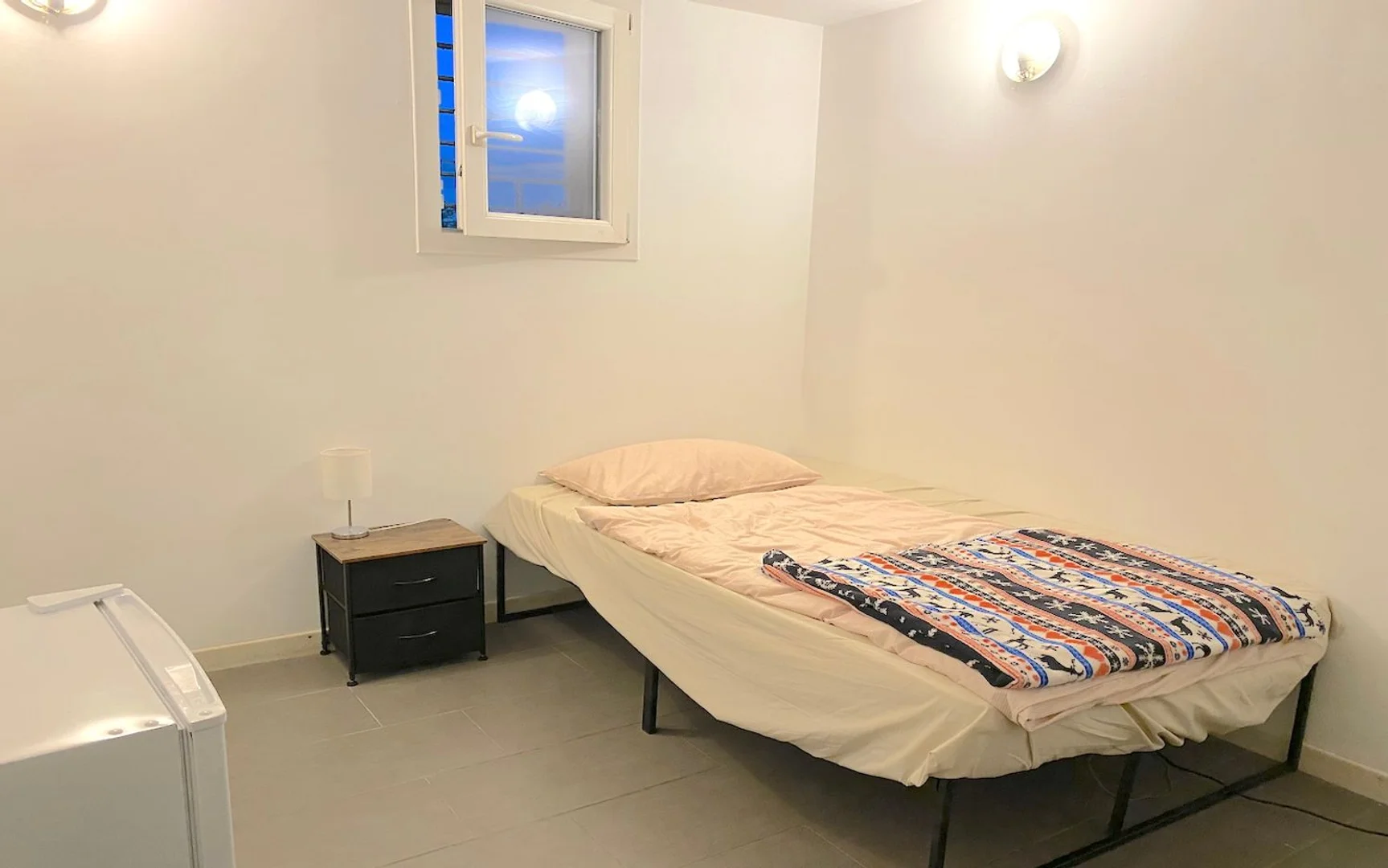 Chambre d'étudiant confortable et spacieuse dans 