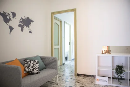 Stanza privata in Via Ludovico Ariosto 11, immagine 9 di 17