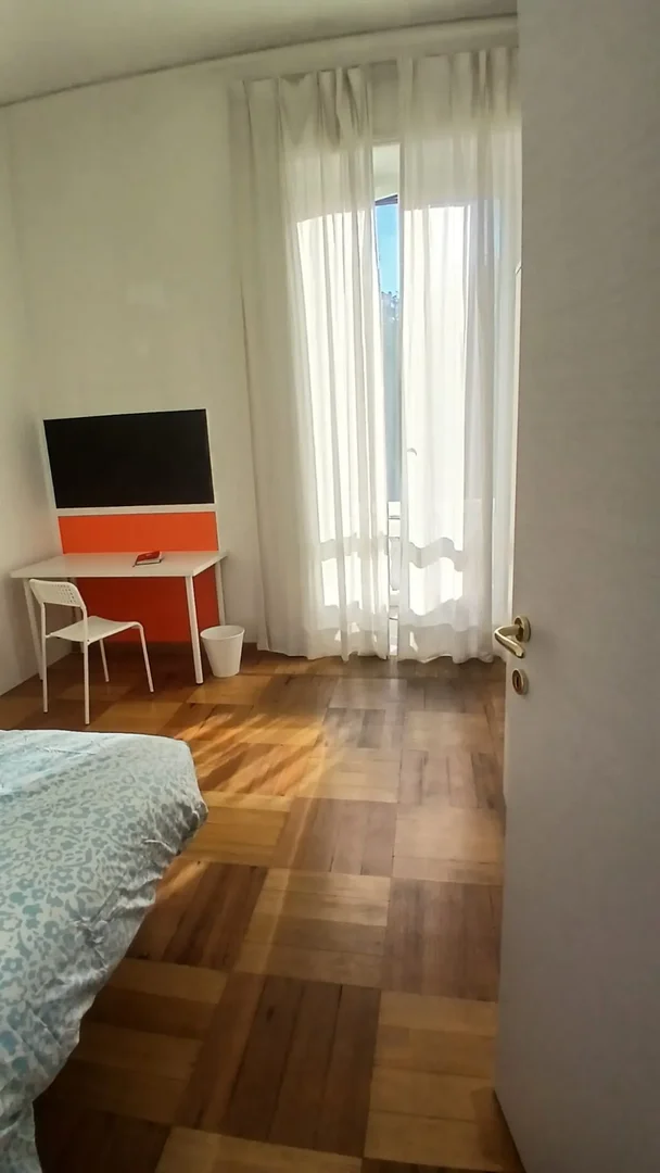 Zimmer in Studentenwohnung in  zu vermieten, voll möbliert