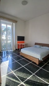 Privatzimmer in der Corso Magenta, bild 1 von 17