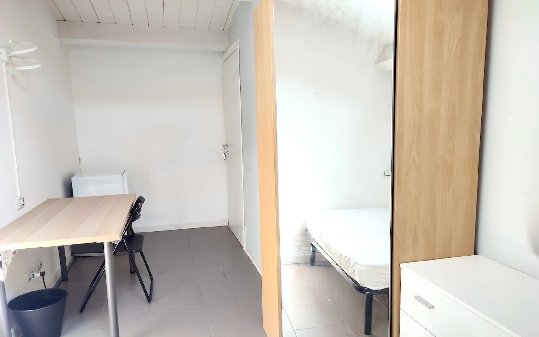 Studentenfreundliches Zimmer in mit modernen Annehmlichkeiten
