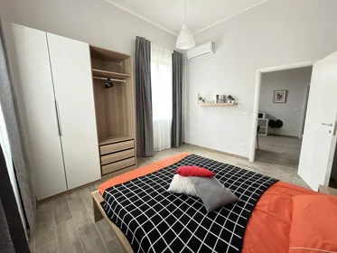 Dairenin tamamı konumu Via Tirino 67, 8 11 görüntüsü