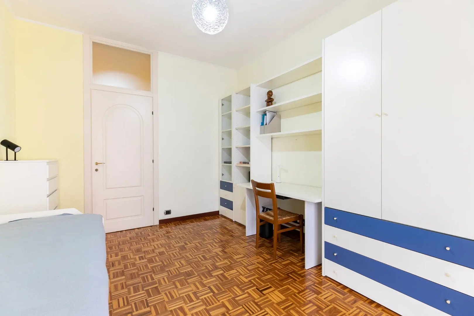 Budget-friendly student room close to campus in