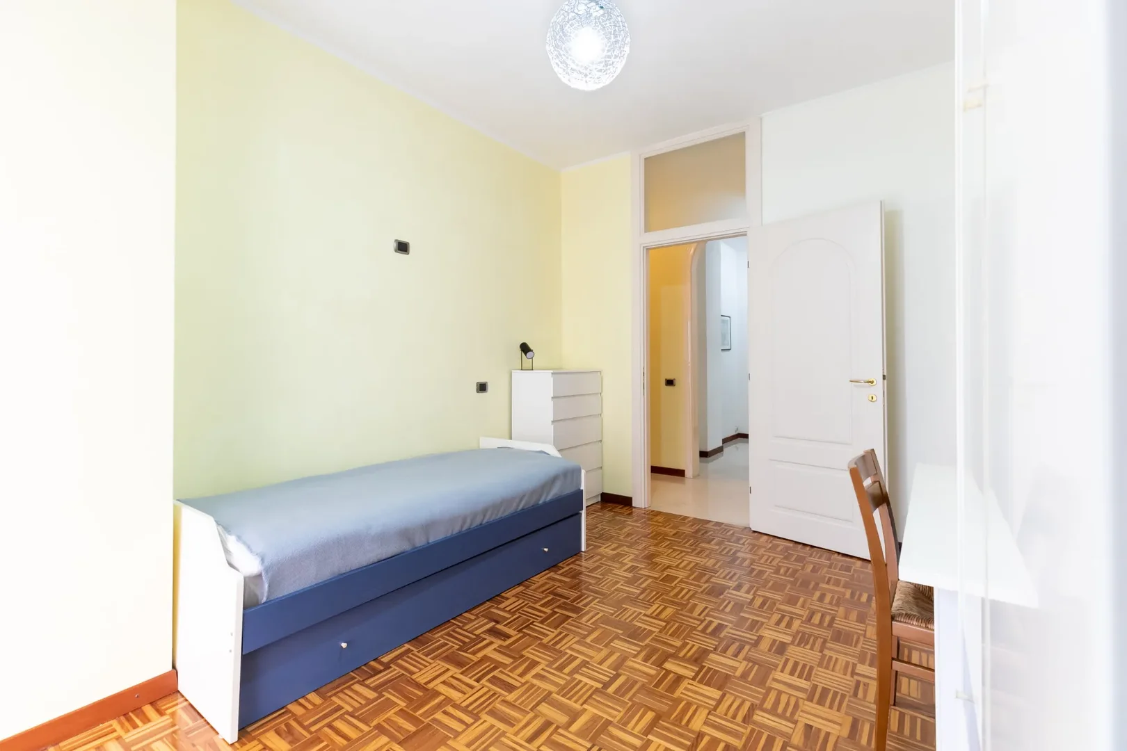 Comfortable and spacious student room in