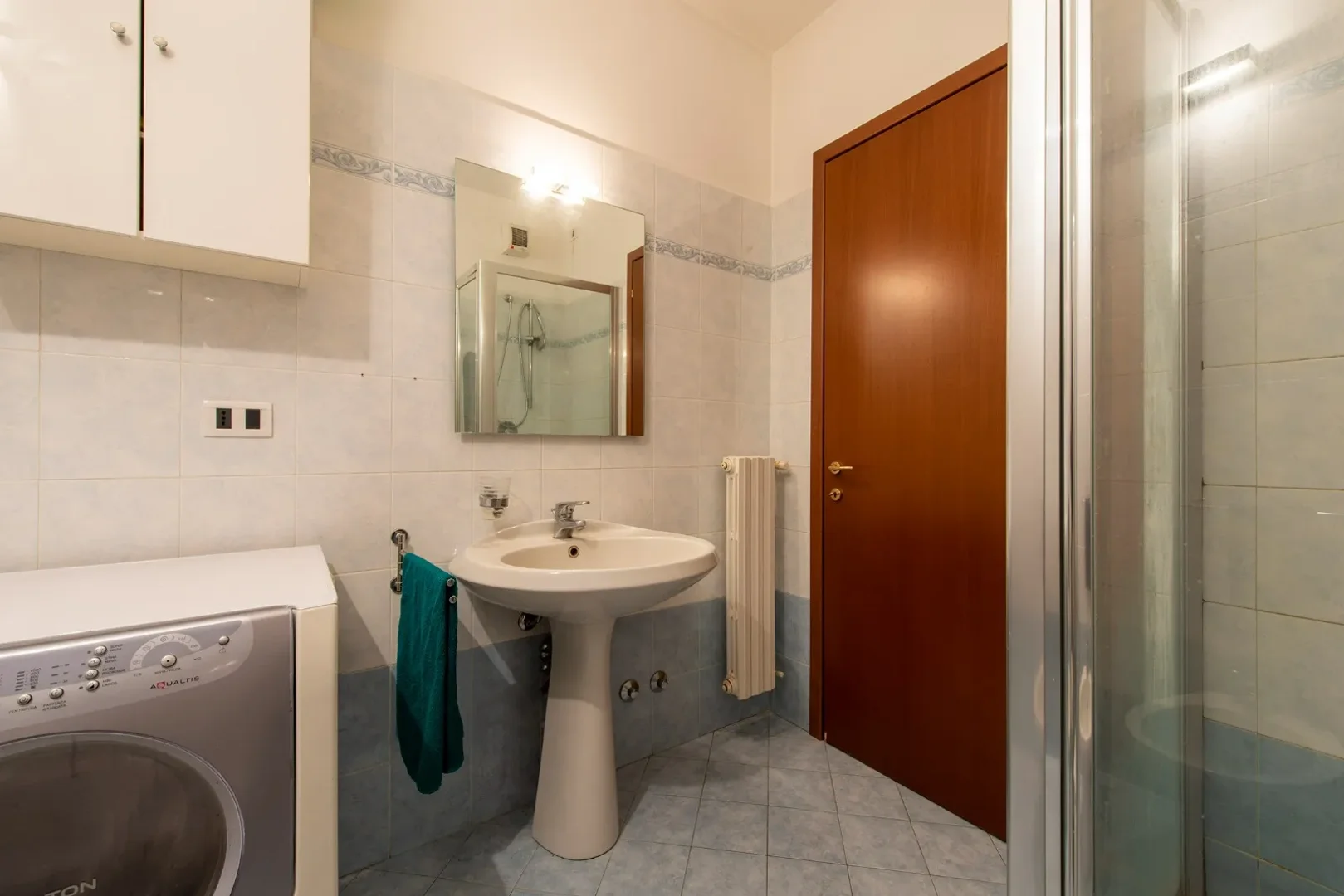 Student-friendly room in  with modern amenities