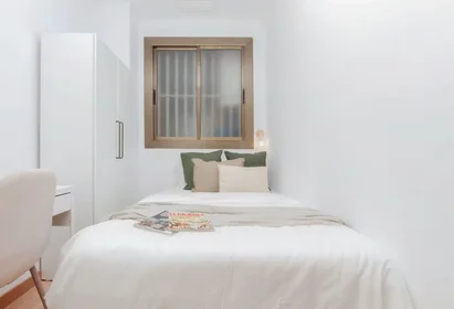 Habitación privada en Plaça de Lesseps 33, imagen 1 de 17