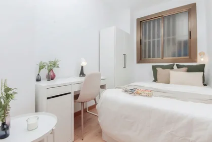 Habitación privada en Plaça de Lesseps 33, imagen 2 de 17