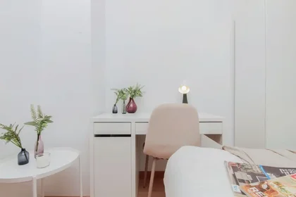 Habitación privada en Plaça de Lesseps 33, imagen 3 de 17