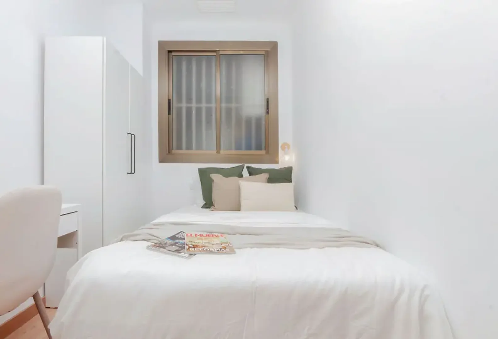 Habitación en apartamento estudiantil en alquiler en , completamente amueblado