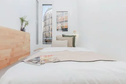 Habitación privada en Plaça de Lesseps 33, imagen 1 de 10