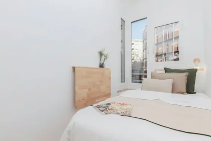 Habitación privada en Plaça de Lesseps 33, imagen 2 de 17