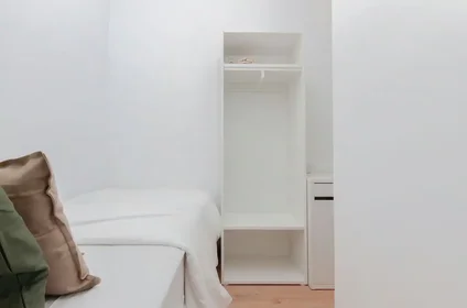 Habitación privada en Plaça de Lesseps 33, imagen 2 de 17