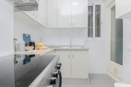 Habitación privada en Plaça de Lesseps 33, imagen 7 de 17