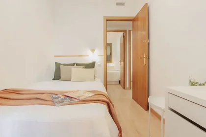 Habitación privada en Plaça de Lesseps 33, imagen 1 de 19