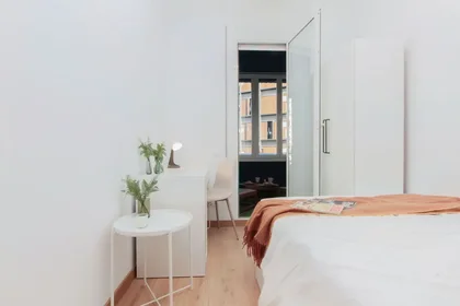 Habitación privada en Plaça de Lesseps 33, imagen 2 de 19