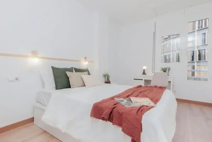Habitación privada en Plaça de Lesseps 33, imagen 1 de 19