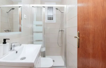 Habitación privada en Plaça de Lesseps 33, imagen 15 de 19