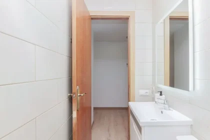 Habitación privada en Plaça de Lesseps 33, imagen 17 de 19