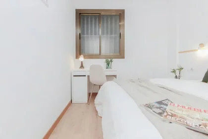 Habitación privada en Plaça de Lesseps 33, imagen 5 de 19