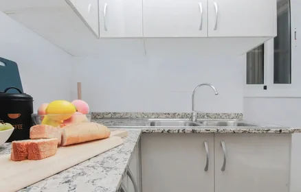 Habitación privada en Plaça de Lesseps 33, imagen 8 de 19