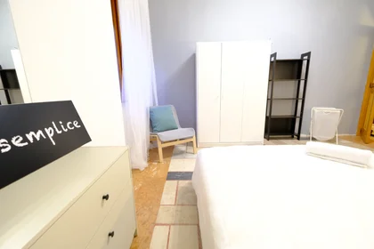 Quarto privado em Via Torino 8, imagem 2 de 18