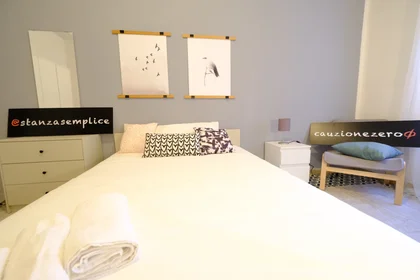 Quarto privado em Via Torino 8, imagem 3 de 18