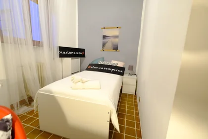 Quarto privado em Via Torino 8, imagem 1 de 18