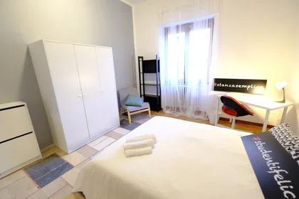 Quarto privado em Via Torino 8, imagem 5 de 18