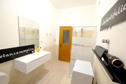 Quarto privado em Via Torino 8, imagem 14 de 18