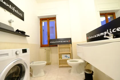Quarto privado em Via Torino 8, imagem 15 de 18