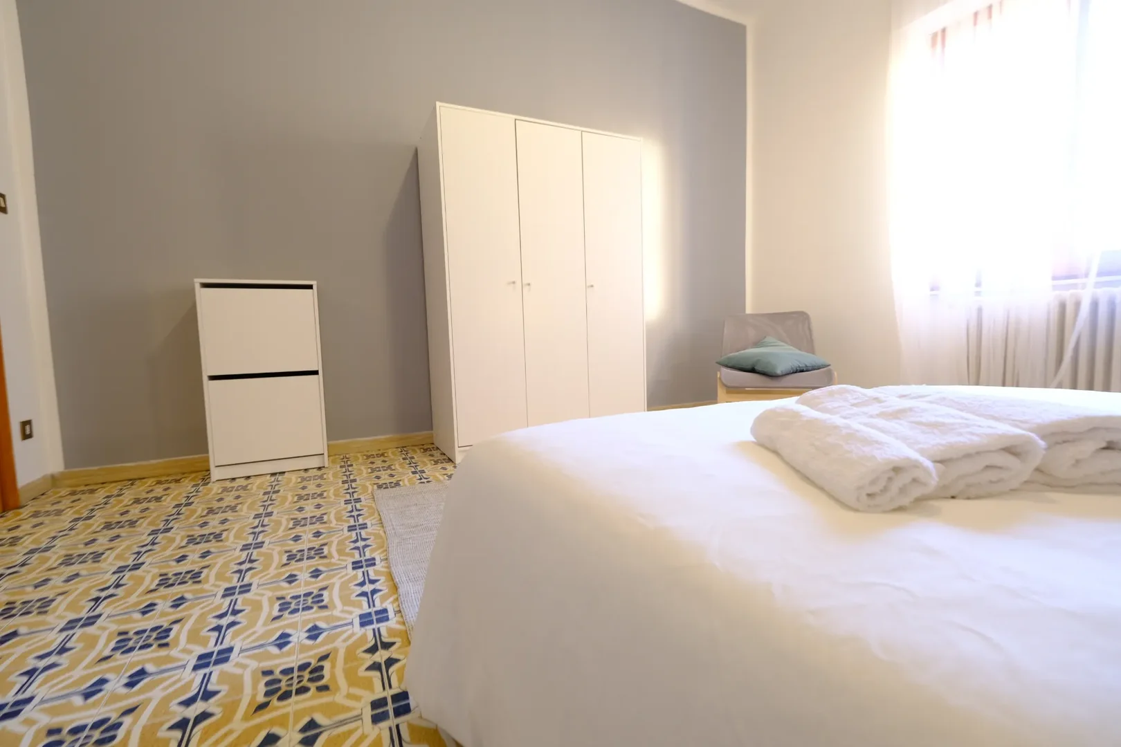 Quarto de estudante económico perto do campus em 