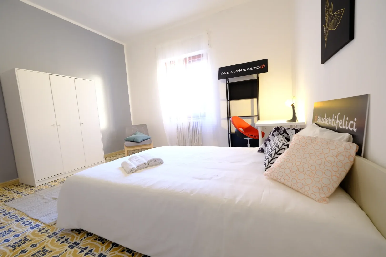 Quarto acolhedor para estudantes disponível em 