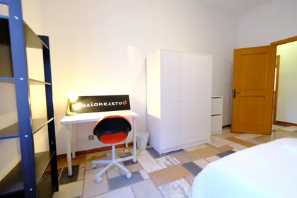 Quarto privado em Via Torino 8, imagem 4 de 18