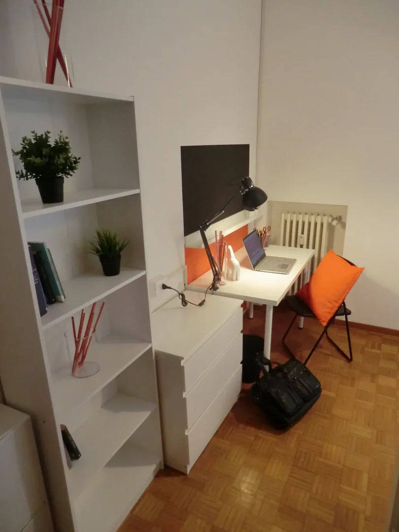 Chambre d'étudiant fonctionnelle parfaite pour étudier dans 