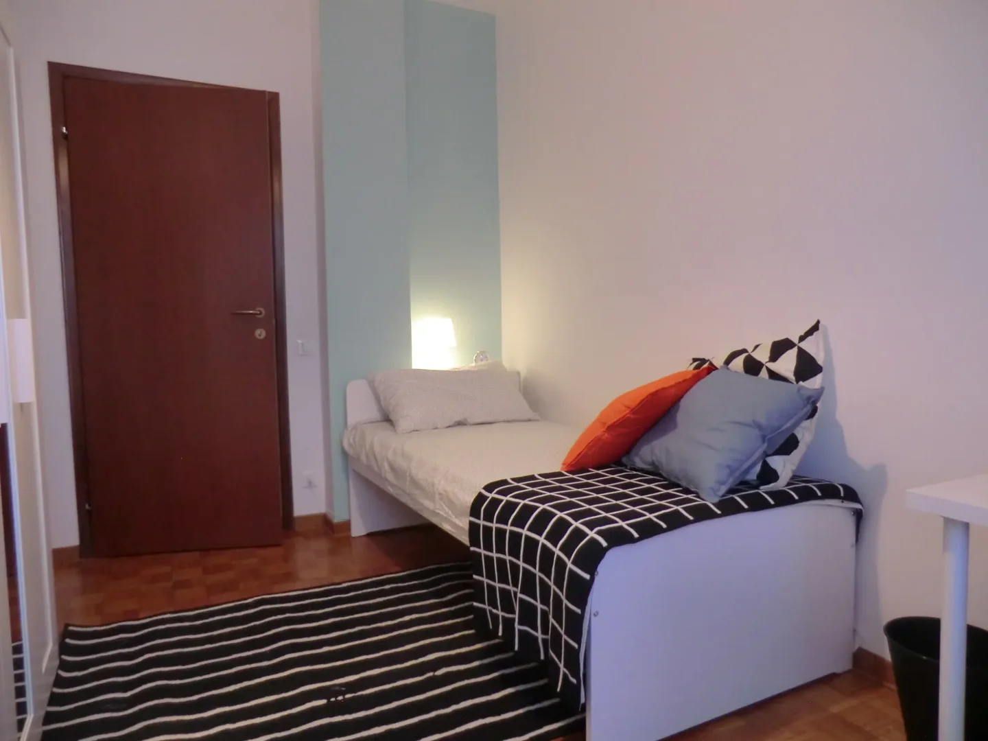 Chambre d'étudiant lumineuse et aérée avec accès facile à l'université dans 