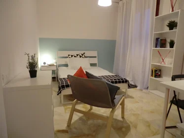Chambre privée à Via Francesco Beltrame 9, image 1 de 13