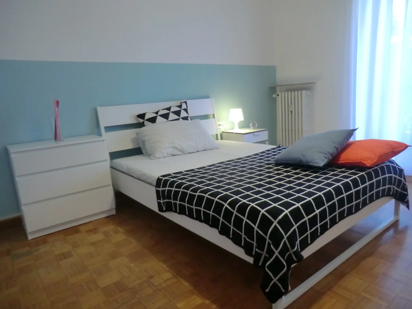 Chambre d'étudiant lumineuse et aérée avec accès facile à l'université dans 
