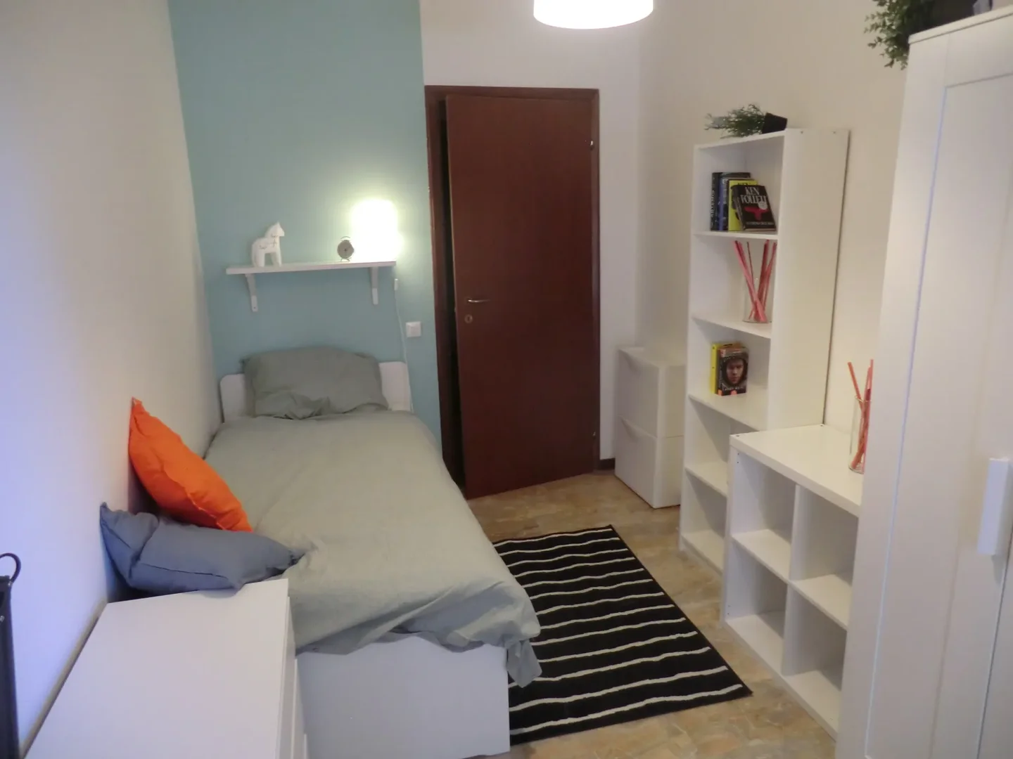 Chambre confortable pour étudiants disponible dans 