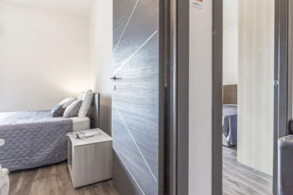 Quarto privado em Via Napoli 84, imagem 1 de 12