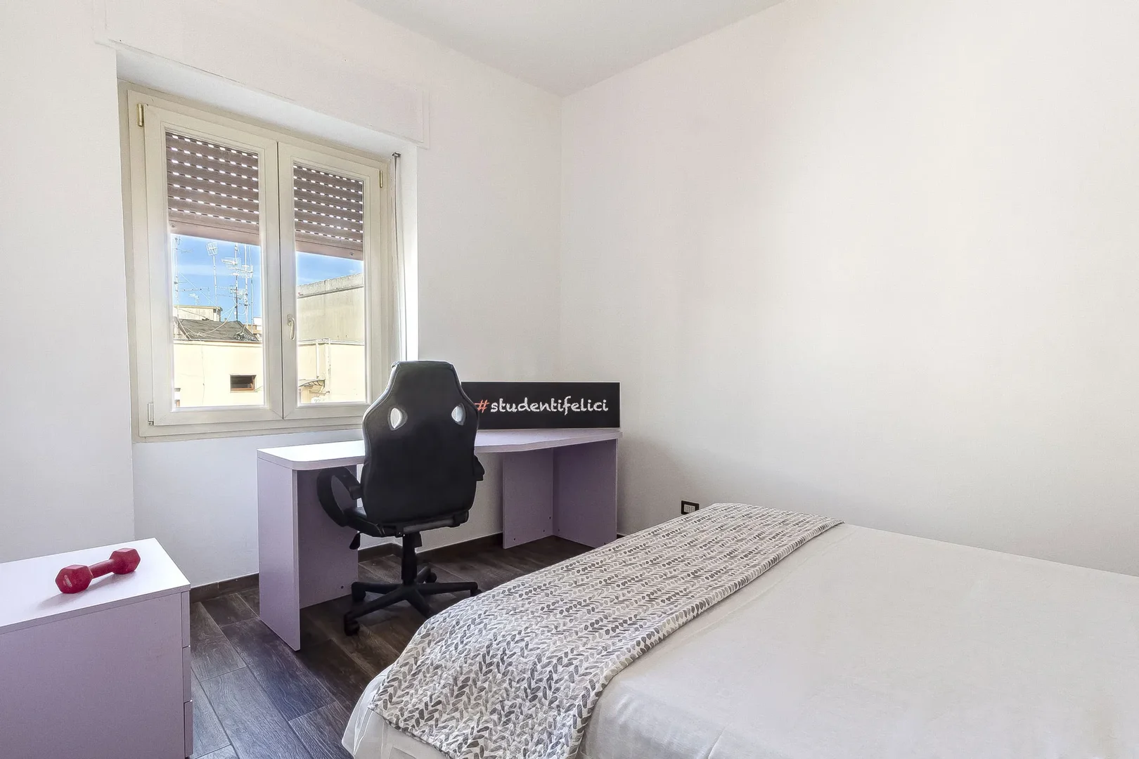 Quarto de estudante económico com localização conveniente em