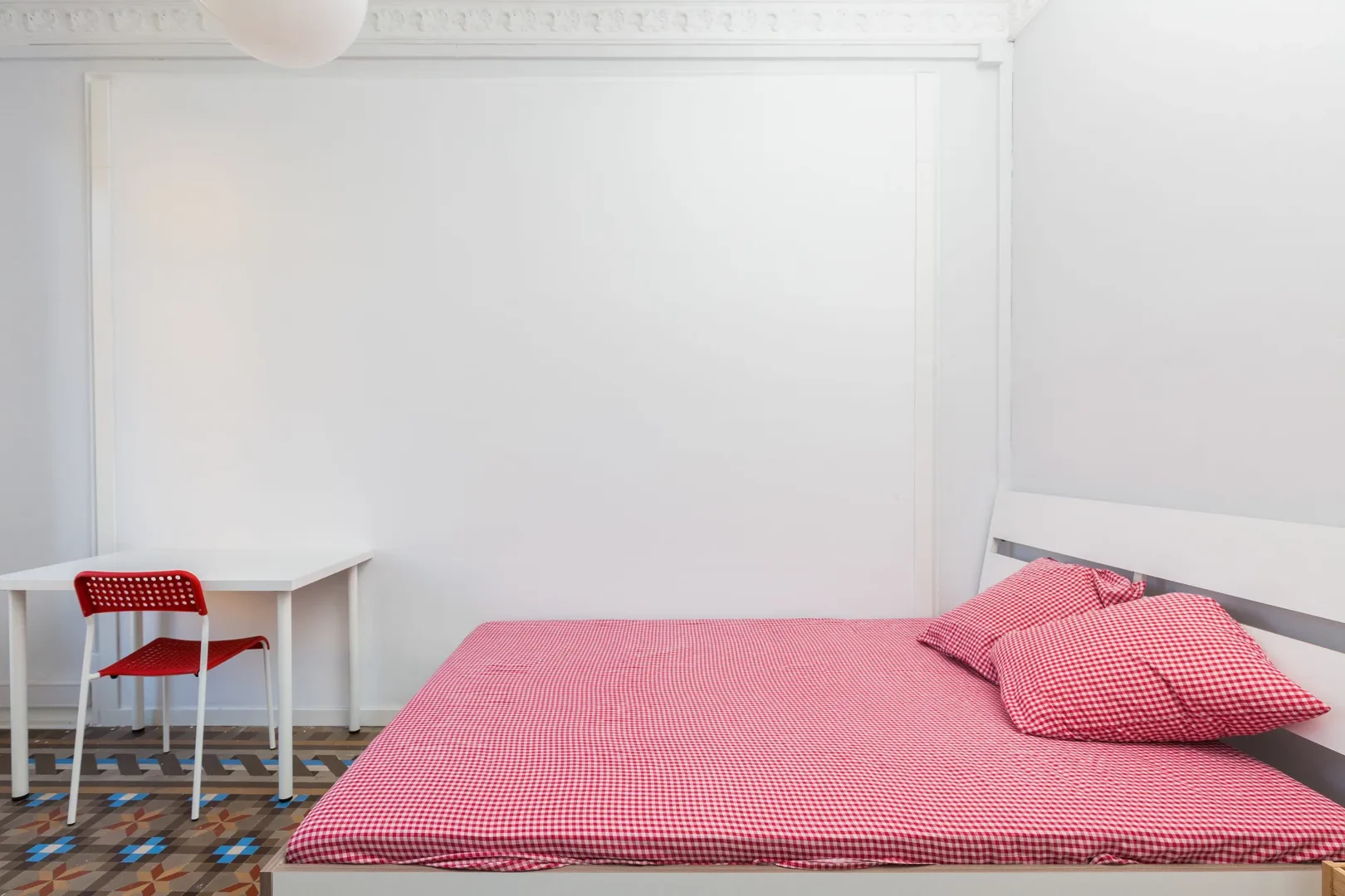 Affordable room for students with ample lighting in 
