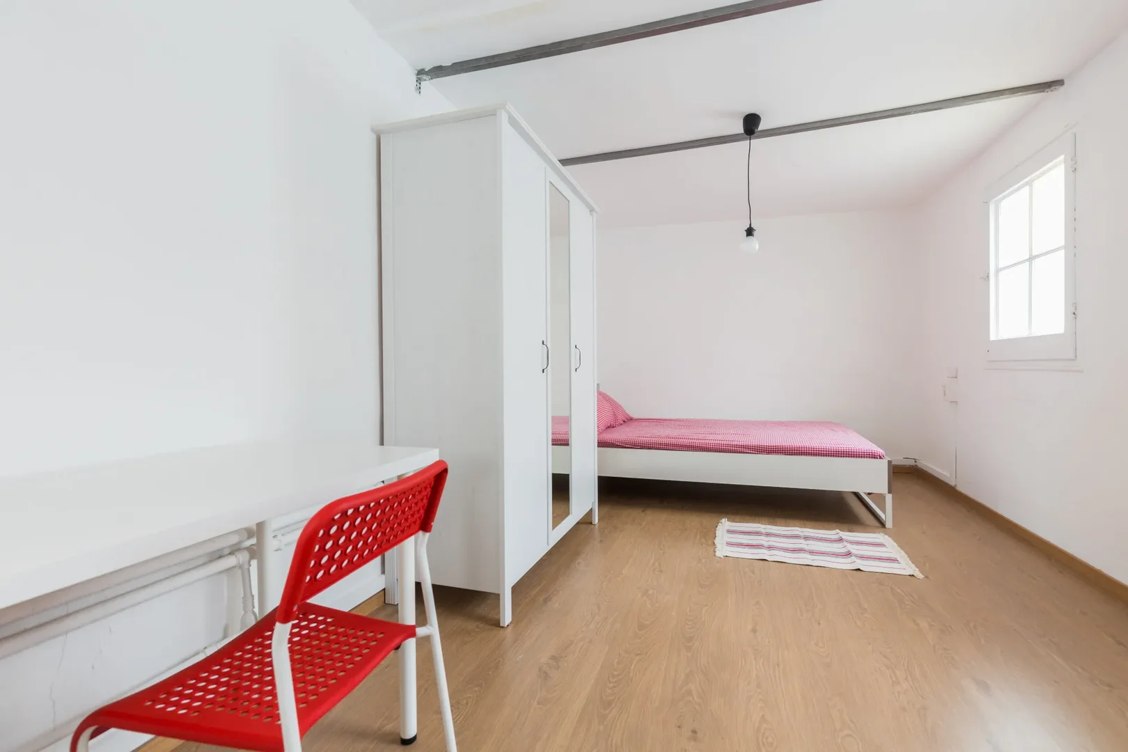 Student-friendly room in  with modern amenities