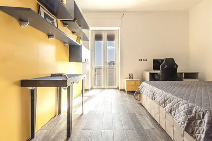 Quarto privado em Via Napoli 84, imagem 2 de 12