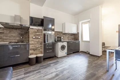 Quarto privado em Via Napoli 84, imagem 6 de 12