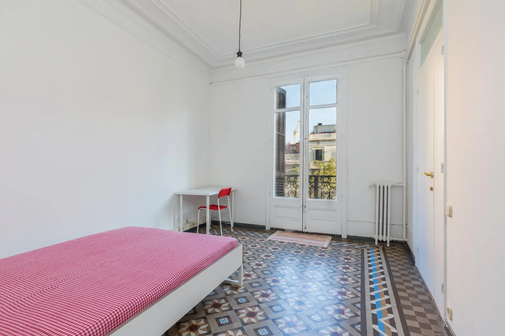 Comfortable and spacious student room in 