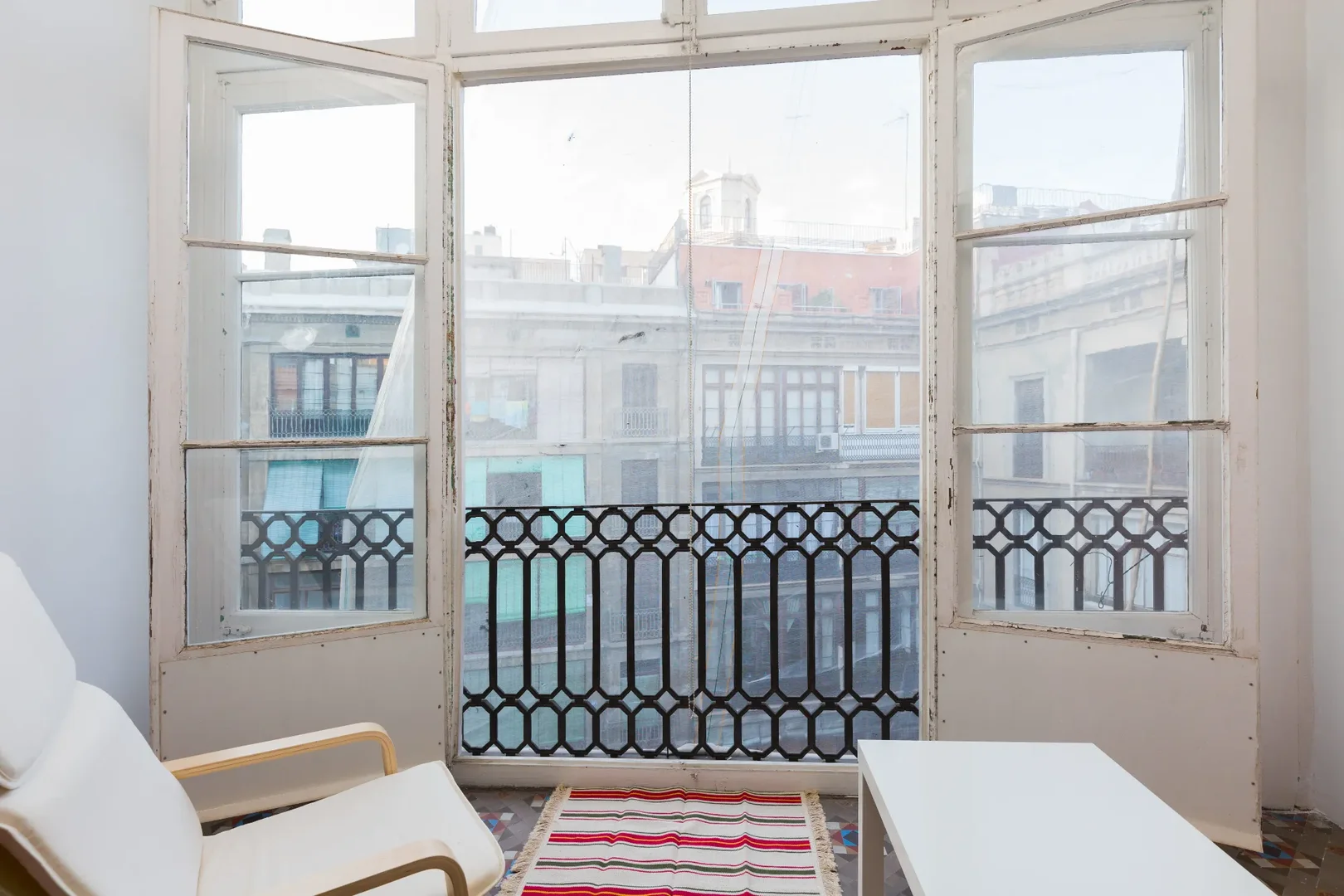 Functional student room perfect for studying in 