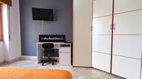 Stanza privata in Via Andrea Cordedda 4, immagine 3 di 22